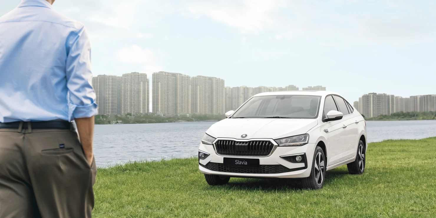Škoda Slavia — ngoại thất bên hồ